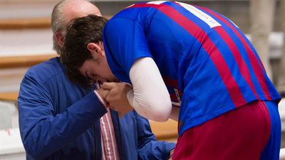 El rey Juan Carlos acude al partido de balonmano de su nieto Pablo Urdangarin en Pontevedra