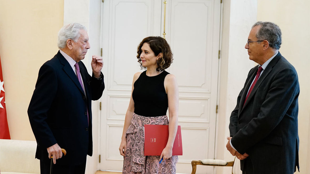 La Comunidad de Madrid lanza la Cátedra del Español que presidirá Mario Vargas Llosa