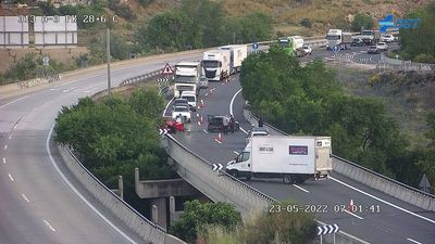 Un accidente en la A-3 en Arganda mantiene cerrada la autovía en ambas direcciones