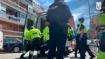 Apuñalan a un menor de 14 años en cuello y glúteo  al salir de clase en Puente de Vallecas