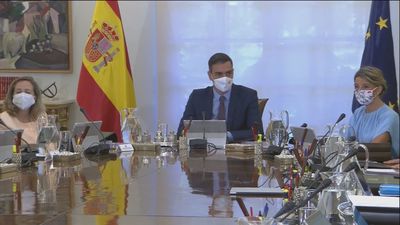 Sánchez viaja a Davos y Calviño se queda para presidir el Consejo de Ministros y evitar que lo haga Yolanda Díaz