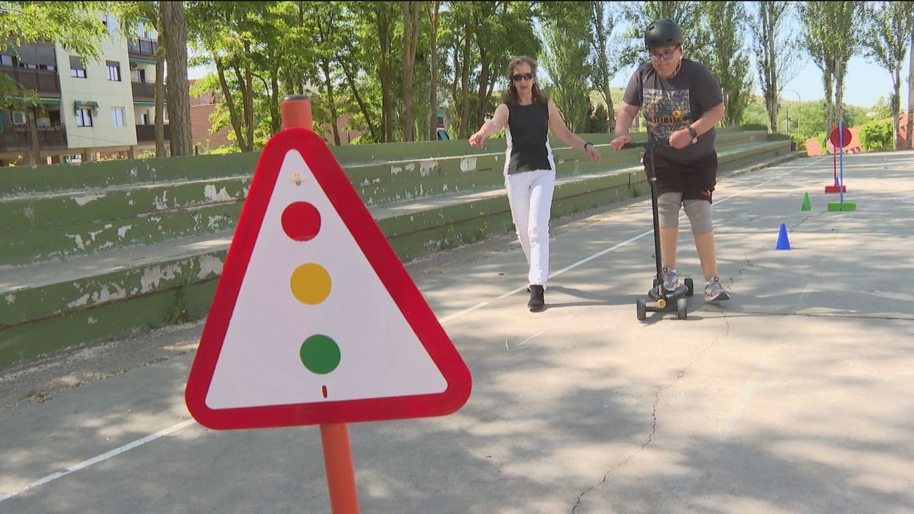 Alumnos de educación especial aprenden educación vial en Algete