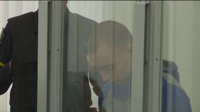 Ucrania condena a cadena perpetua por crímenes de guerra al primer soldado ruso