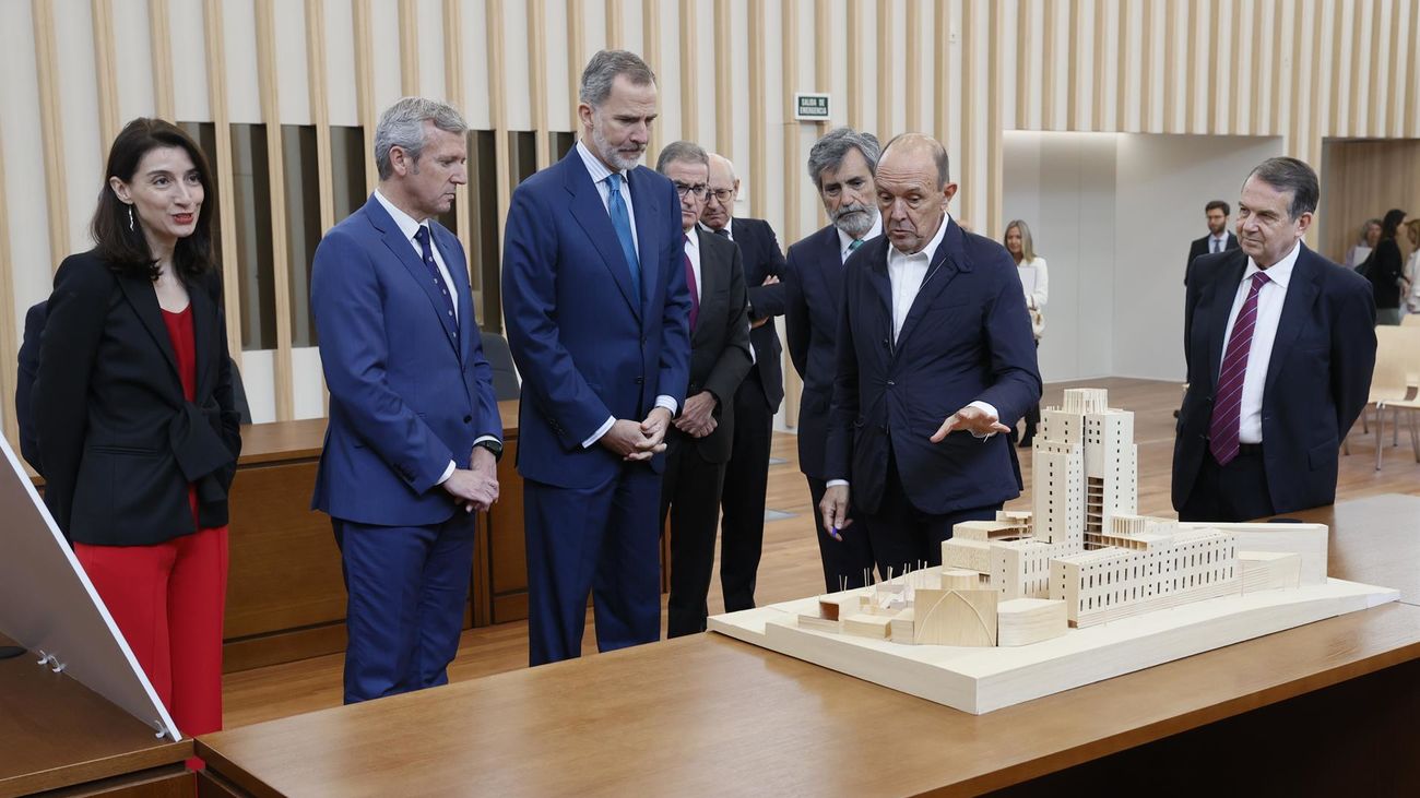 Felipe VI llega a Vigo entre gritos de "viva el rey"