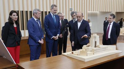 Felipe VI llega a Vigo entre gritos de "viva el rey"