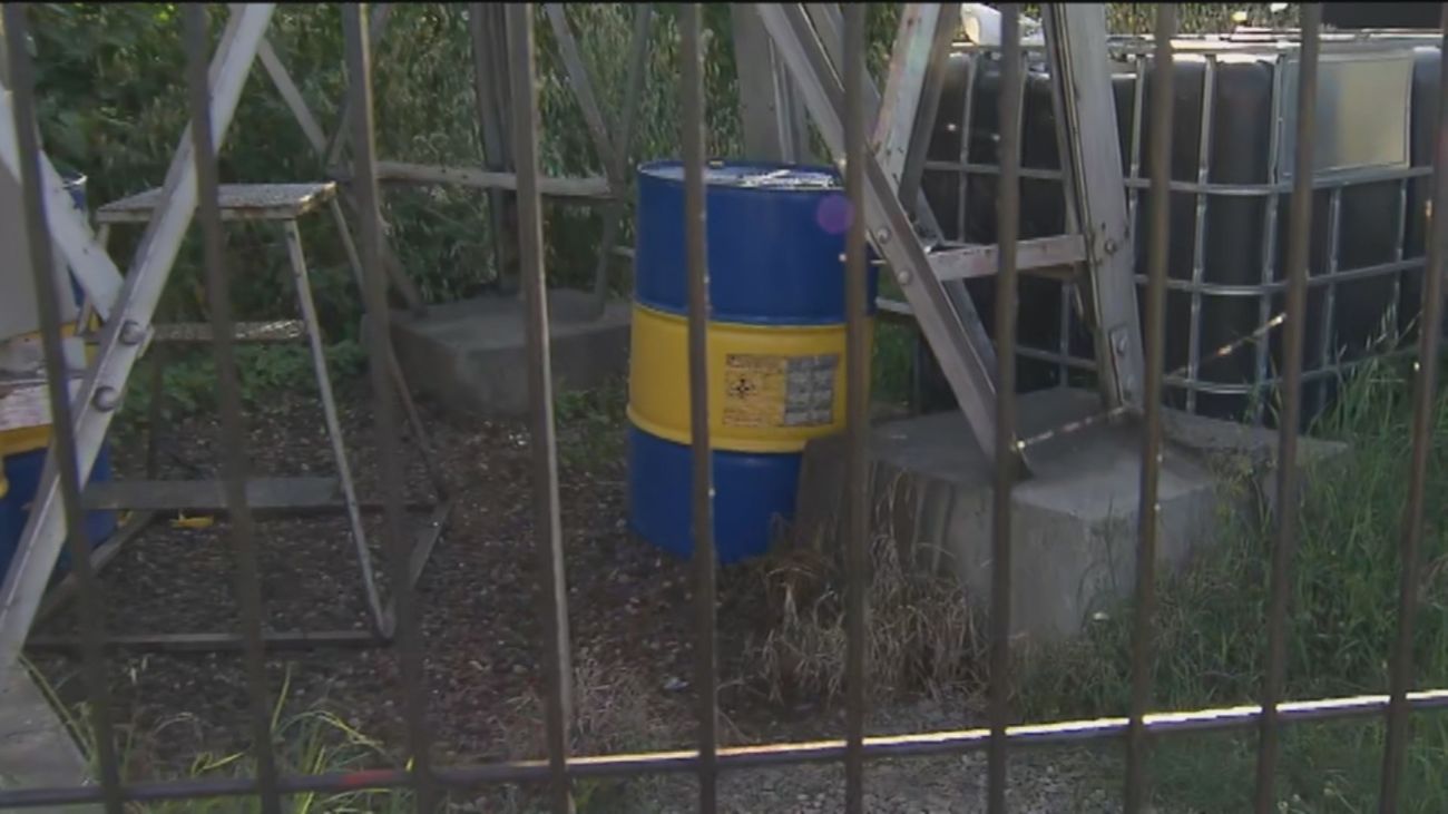 Preocupación en Aluche por unos bidones "cancerígenos" y "mutagénicos"