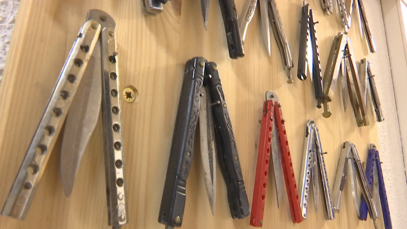 Los responsables de seguridad de los Juzgados de Plaza de Castilla interceptan cientos de armas al año