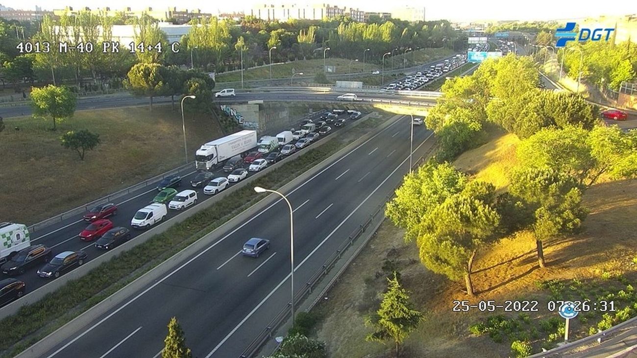 Fuertes retenciones por accidente en la M-40 a la altura de Vicálvaro