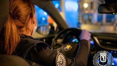 Encuentran un bebé y una veintena de menores en una fiesta en un piso okupado de Puente de Vallecas