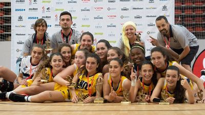 Canoe, campeón de Madrid infantil femenino