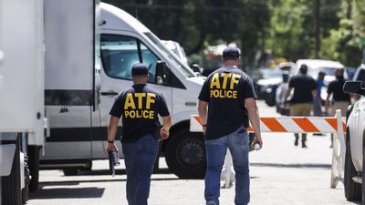 Arrestado un estudiante con dos rifles a las afueras de un instituto en Texas tras la masacre de Uvalde