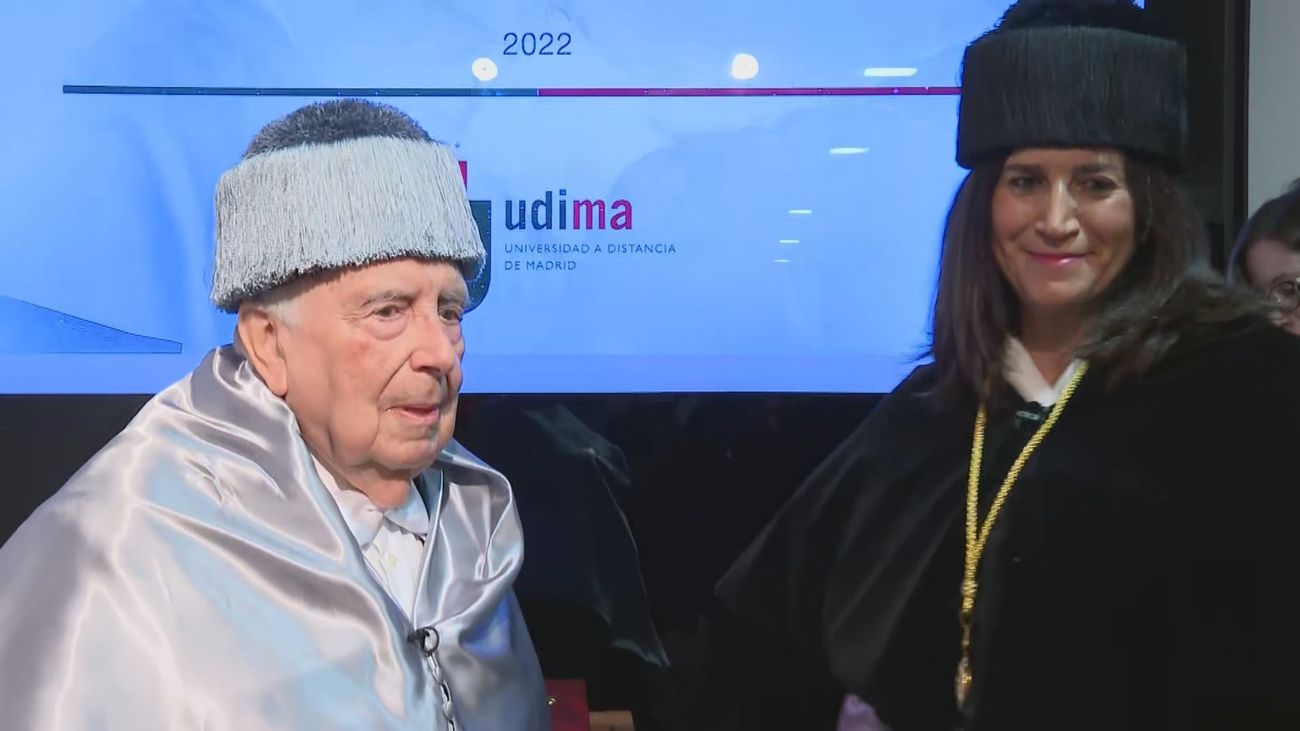 Luis María Anson investido como Doctor Honoris Causa por la Universidad a Distancia de Madrid