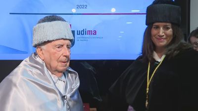 Luis María Anson investido como Doctor Honoris Causa por la Universidad a Distancia de Madrid