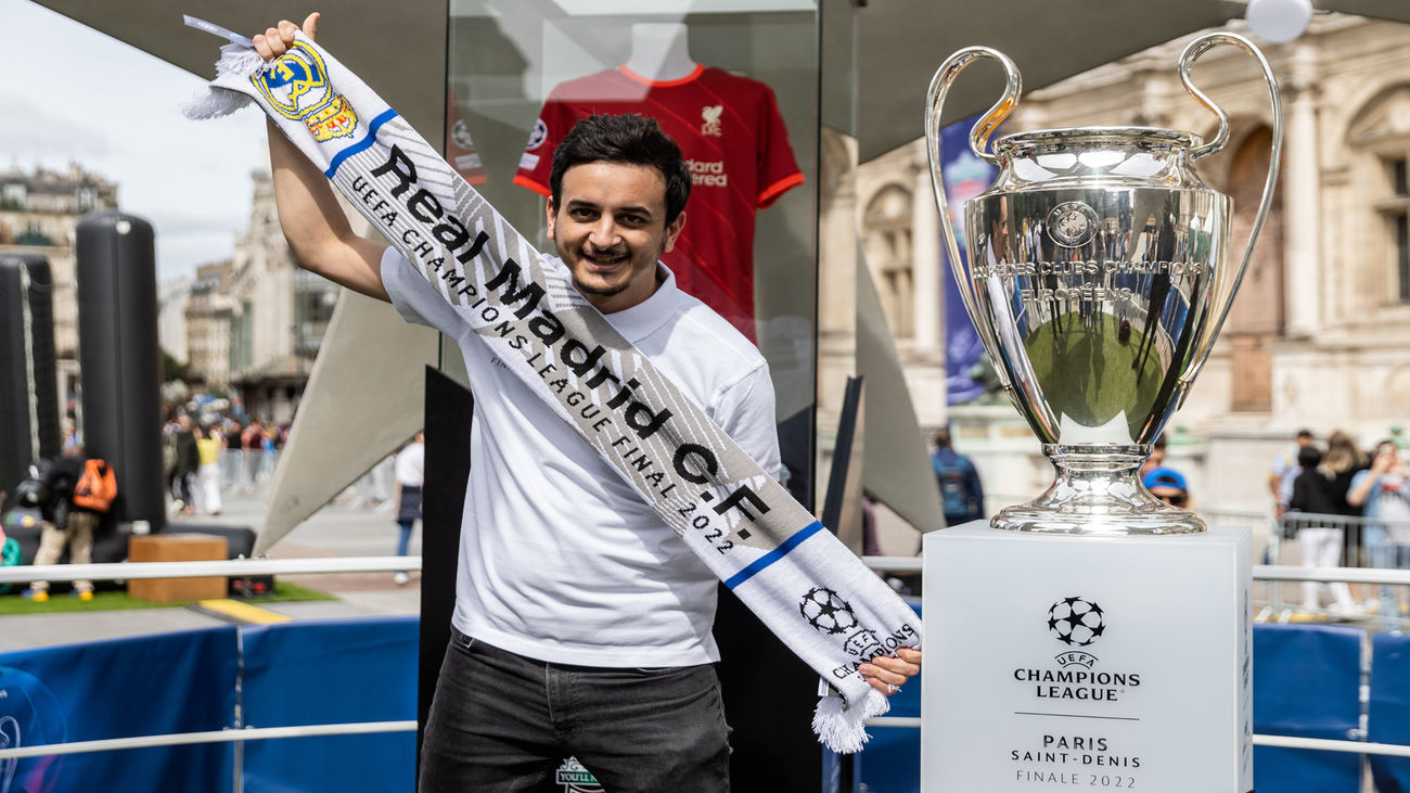 Miles de aficionados del Real Madrid ponen rumbo a París