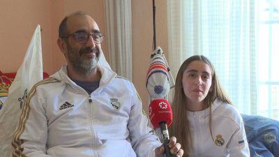 La entrañable historia de Joaquín, la silla de ruedas no es impedimento para ir a París