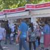 Los madrileños vuelven a recorrer la Feria del Libro