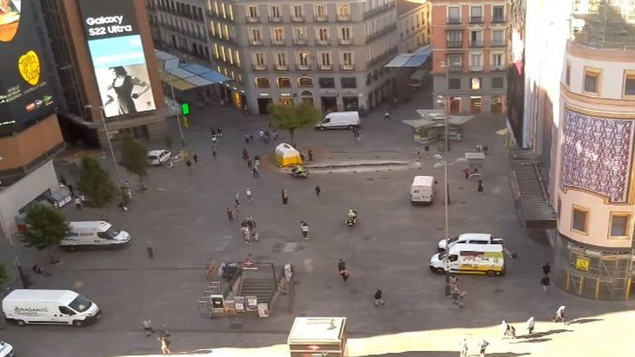 La plaza de Callao de Madrid sufre un 'Stranger Things'