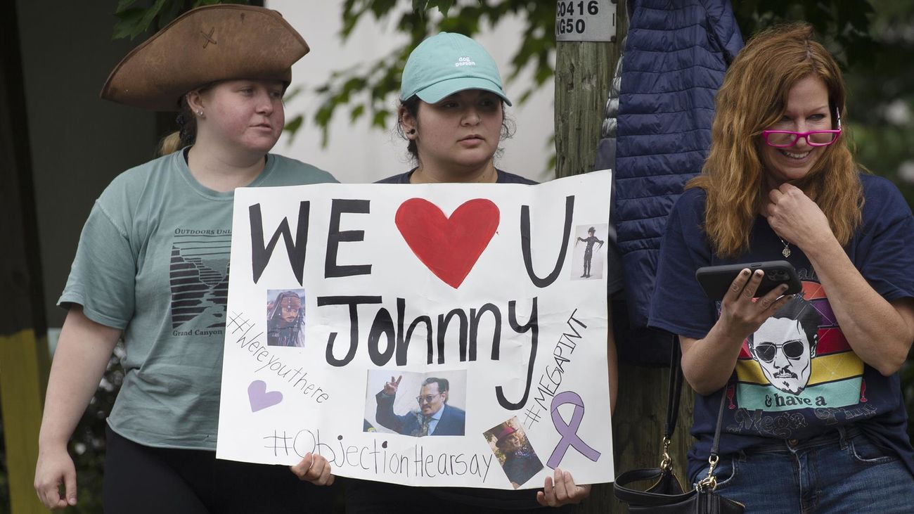 Fans de Johnny Depp a las puertas del juzgado