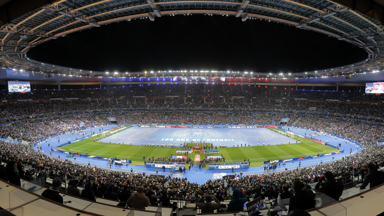 Aficionados del Real Madrid rumbo a París para ver la final de la Champions