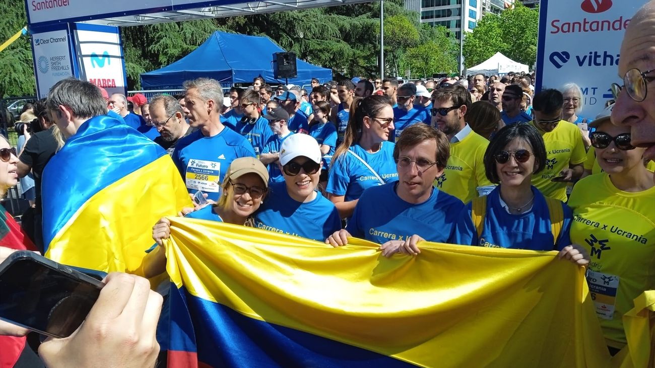 Multitud de personas han participado este sábado en la carrera  'Madrid Futuro x Ucrania'