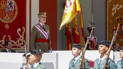 Huesca se vuelca con los Reyes en el desfile del Día de las Fuerzas Armadas