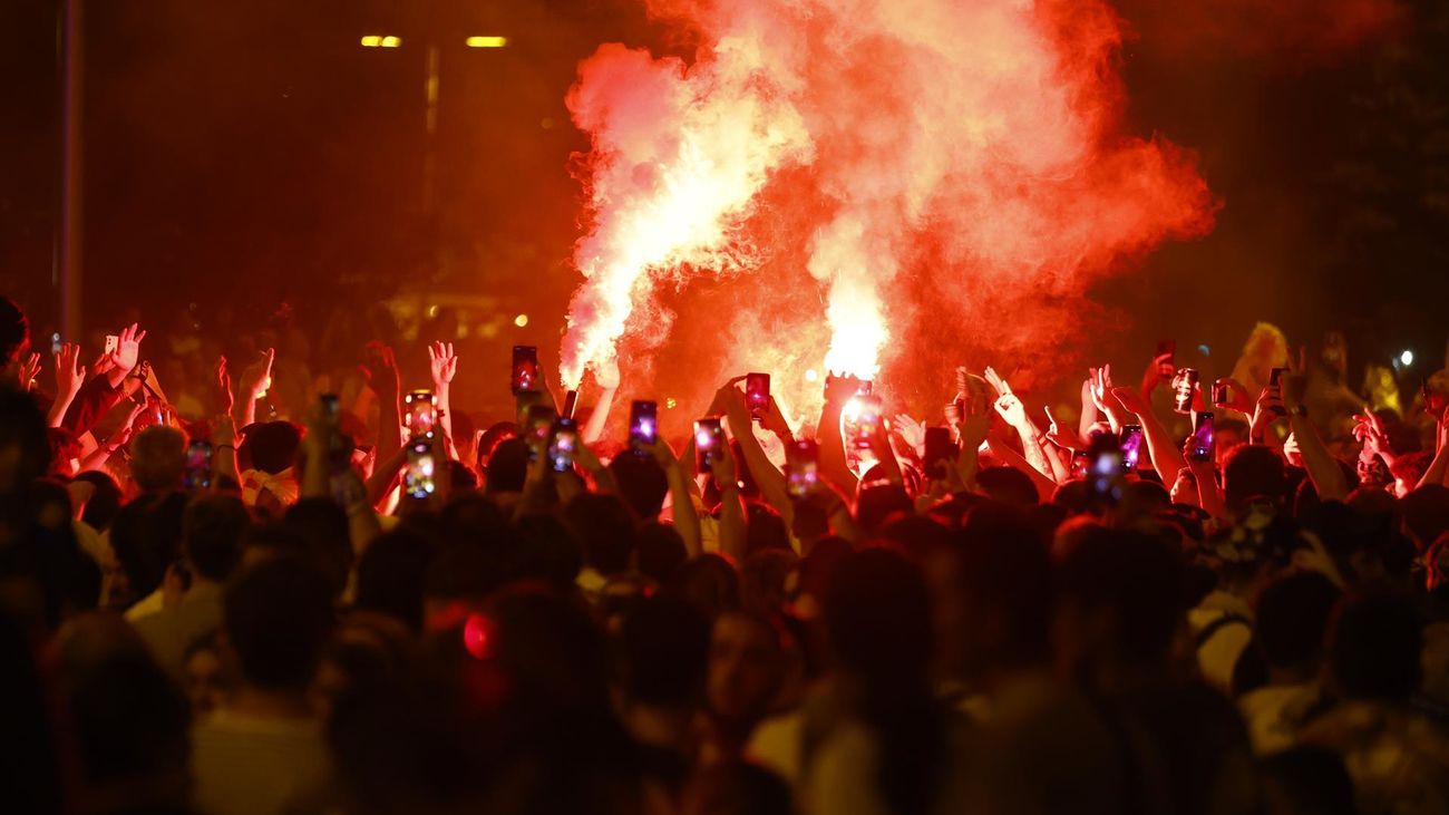 Fotogalería: Los aficionados celebran la victoria en Cibeles