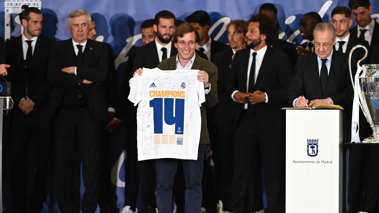 El 'toque' de Almeida a Courtois en la celebración de la 14ª Champions del Real Madrid