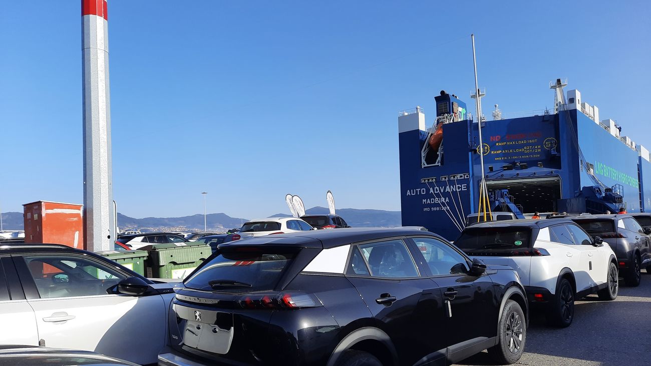 Exportación de vehículos en el puerto de Vigo.