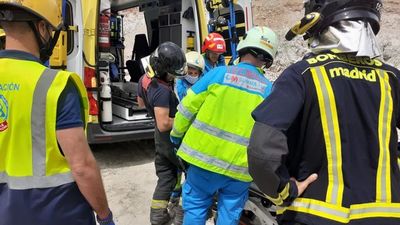 Un trabajador herido grave en  Vicálvaro tras ser golpeado por un bloque y precipitarse a una zanja
