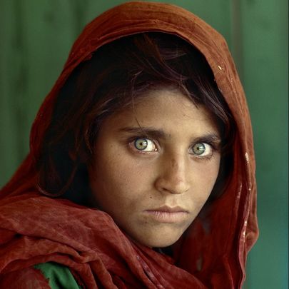 La famosa foto realizada por McCurry durante la guerra de Afganistán / STEVE McCURRY