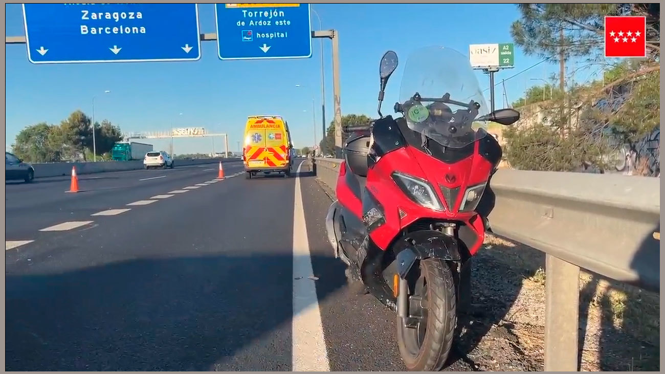 Muere un motorista de 55 años al estrellarse con un camión en la A-2