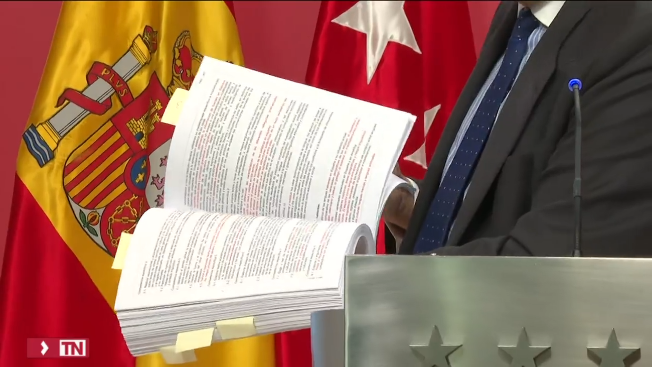 Madrid critica la "ideología machacona" en los libros de texto del próximo curso