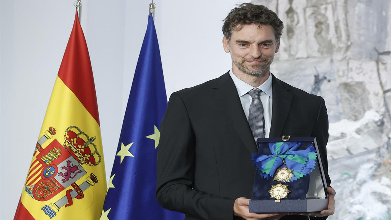 Pau Gasol recibe emocionado la Gran Cruz de la Real Orden del Mérito Deportivo