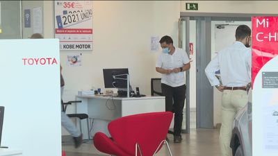 Feijóo celebra que baje el paro, pero cree que se "maquillan" los datos con los fijos discontinuos que no computan