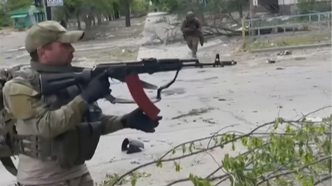 El avance ruso en Lugansk obliga al repliegue de Ucrania mientras Rusia vuelve a amenazar a EEUU y a la UE