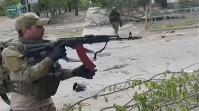 El avance ruso en Lugansk obliga al repliegue de Ucrania mientras Rusia vuelve a amenazar a EEUU y a la UE