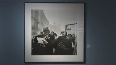 Madrid homenajea al fotógrafo Català-Roca con una exposición en la Sala El Águila