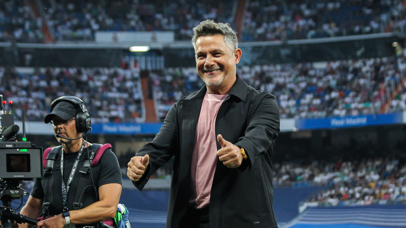 Los fans de Alejandro Sanz animan el ambiente en el Wanda