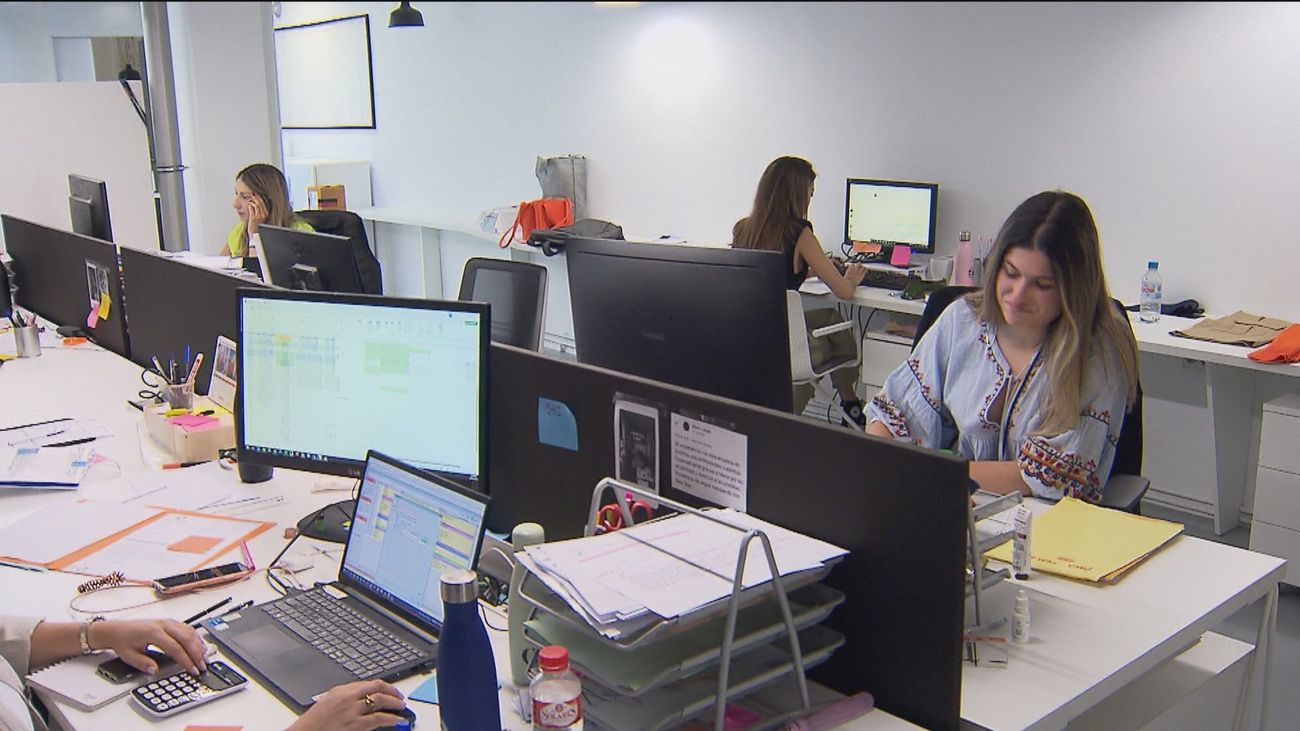 Polémica por los contratos fijos discontinuos ya que el trabajador cobra el paro, pero no figura en las listas oficiales