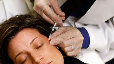 La misma clínica que operó a la mujer que está en coma acumula 30 casos de intervenciones dañinas