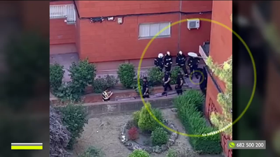 Liberada la niña retenida por su padre que se había atrincherado en un piso de Coslada y amenazaba con matarla