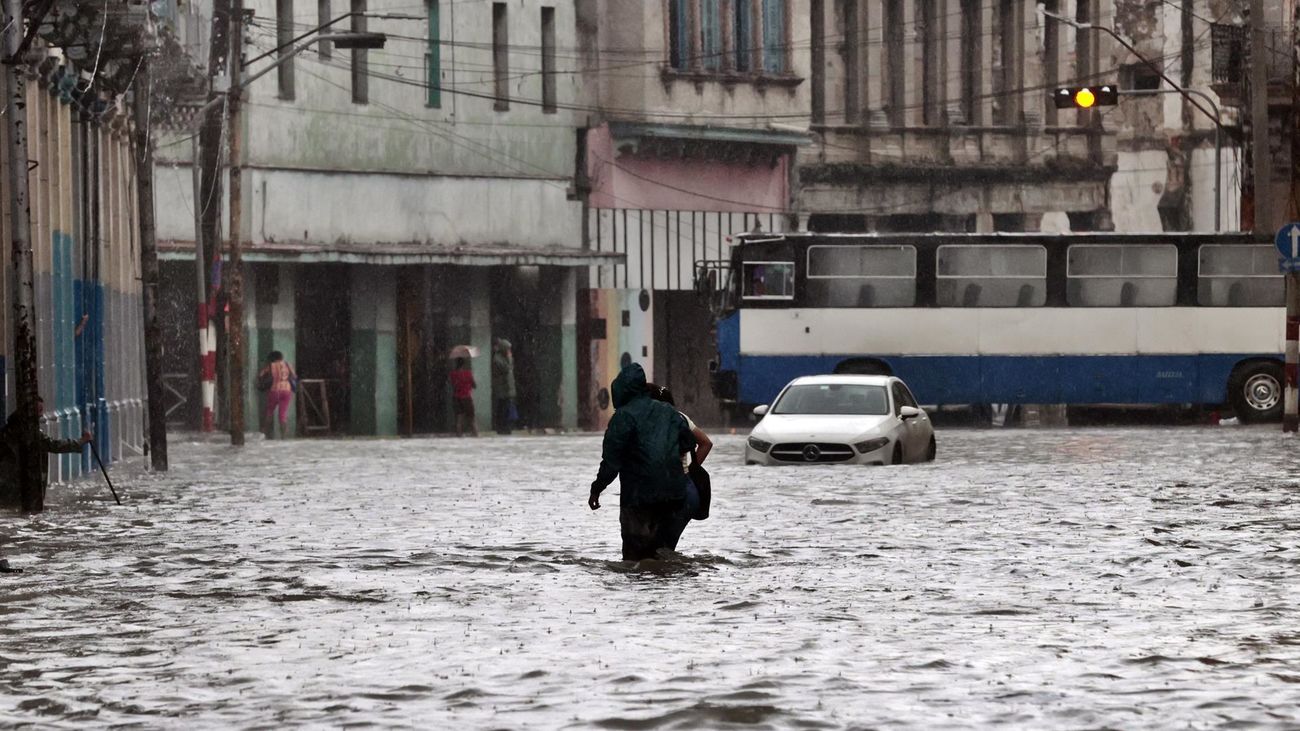 El Huracán Agatha azota Florida y provoca fuertes inundaciones en Miami