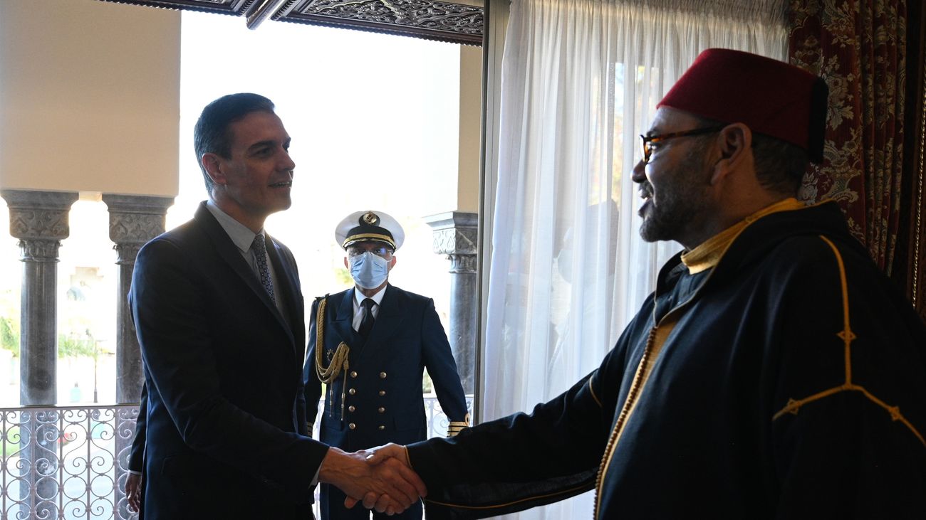 El presidente del Gobierno, Pedro Sánchez, durante su reunión con el Rey Mohamed VI en Rabat