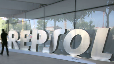 Sacyr vende el 2,9% de Repsol y sale totalmente de su capital