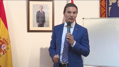 Lobato presenta su alternativa fiscal para "eliminar privilegios" y Ayuso le reprocha que busque subir los impuestos