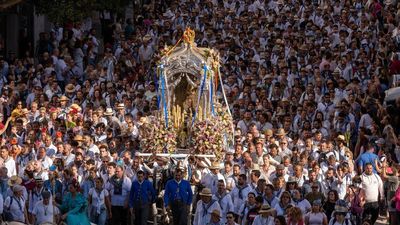 Suspendida la procesión de la Virgen del Rocío al romperse el paso