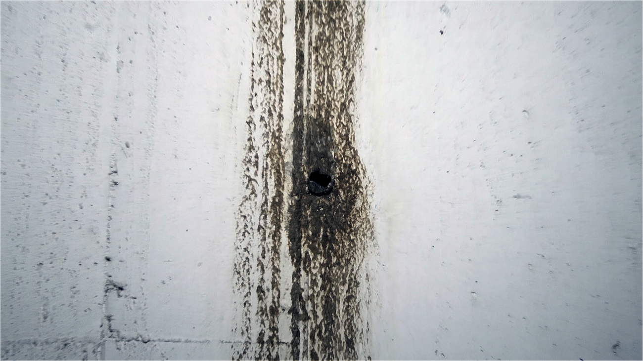 Filtraciones de aguas fecales en el garaje de un edificio de Ciempozuelos