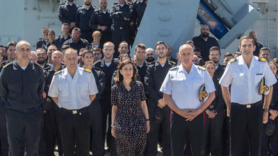 Robles visita en Rota la fragata ‘Reina Sofía’ antes de su despliegue en el Mediterráneo en la misión 'Sea Guardian' de la OTAN