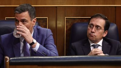 Argelia congela todas las operaciones de comercio exterior con España