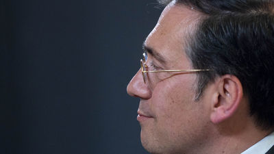 Albares avanza que habrá una respuesta "serena pero firme" a Argelia por congelar el comercio exterior con España